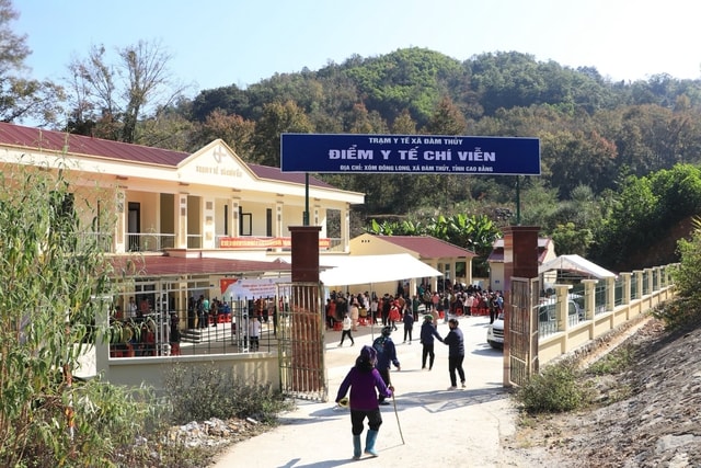 1.511 người dân xã biên giới Cao Bằng được khám bệnh, tư vấn sức khỏe và cấp phát thuốc miễn phí trước thềm năm mới- Ảnh 1.