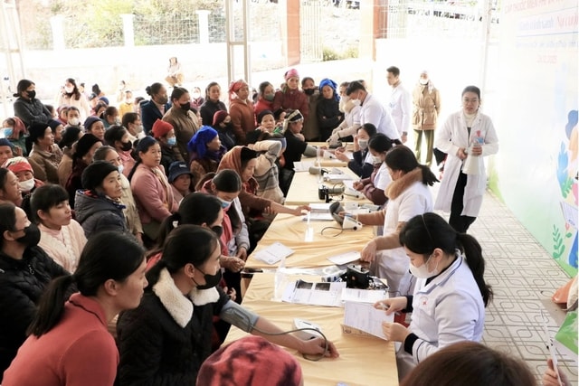 1.511 người dân xã biên giới Cao Bằng được khám bệnh, tư vấn sức khỏe và cấp phát thuốc miễn phí trước thềm năm mới- Ảnh 2.