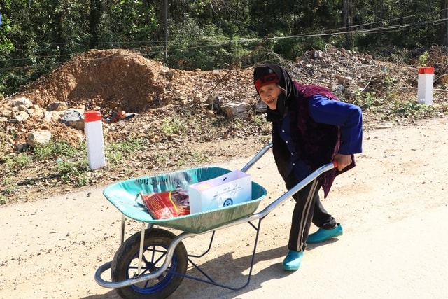 1.511 người dân xã biên giới Cao Bằng được khám bệnh, tư vấn sức khỏe và cấp phát thuốc miễn phí trước thềm năm mới- Ảnh 4.