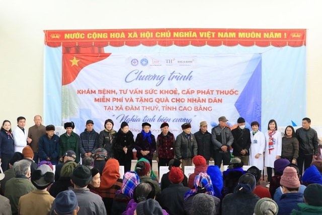 1.511 người dân xã biên giới Cao Bằng được khám bệnh, tư vấn sức khỏe và cấp phát thuốc miễn phí trước thềm năm mới- Ảnh 5.