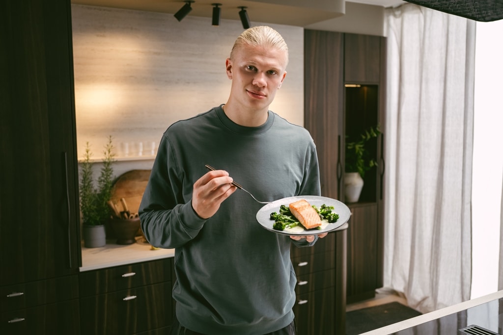 Ngôi sao bóng đá Erling Haaland trong vai trò đại sứ toàn cầu cho “Hải sản đến từ Na .