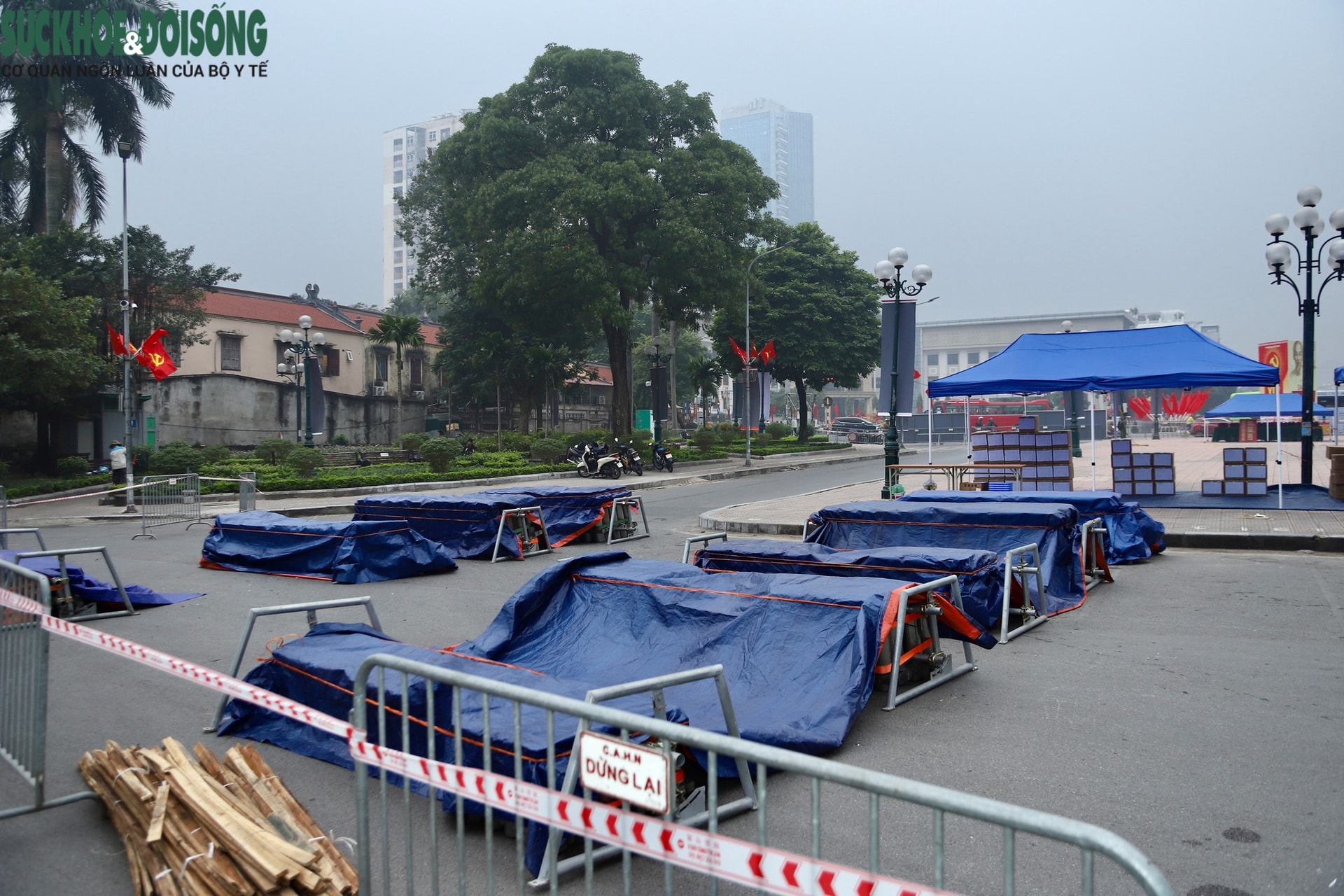 Pháo hoa đã vào ống phóng, sẵn sàng cho thời khắc đếm ngược chào đón năm 2026- Ảnh 3. Pháo hoa đã vào ống phóng, sẵn sàng cho thời khắc đếm ngược chào đón năm 2026- Ảnh 3.