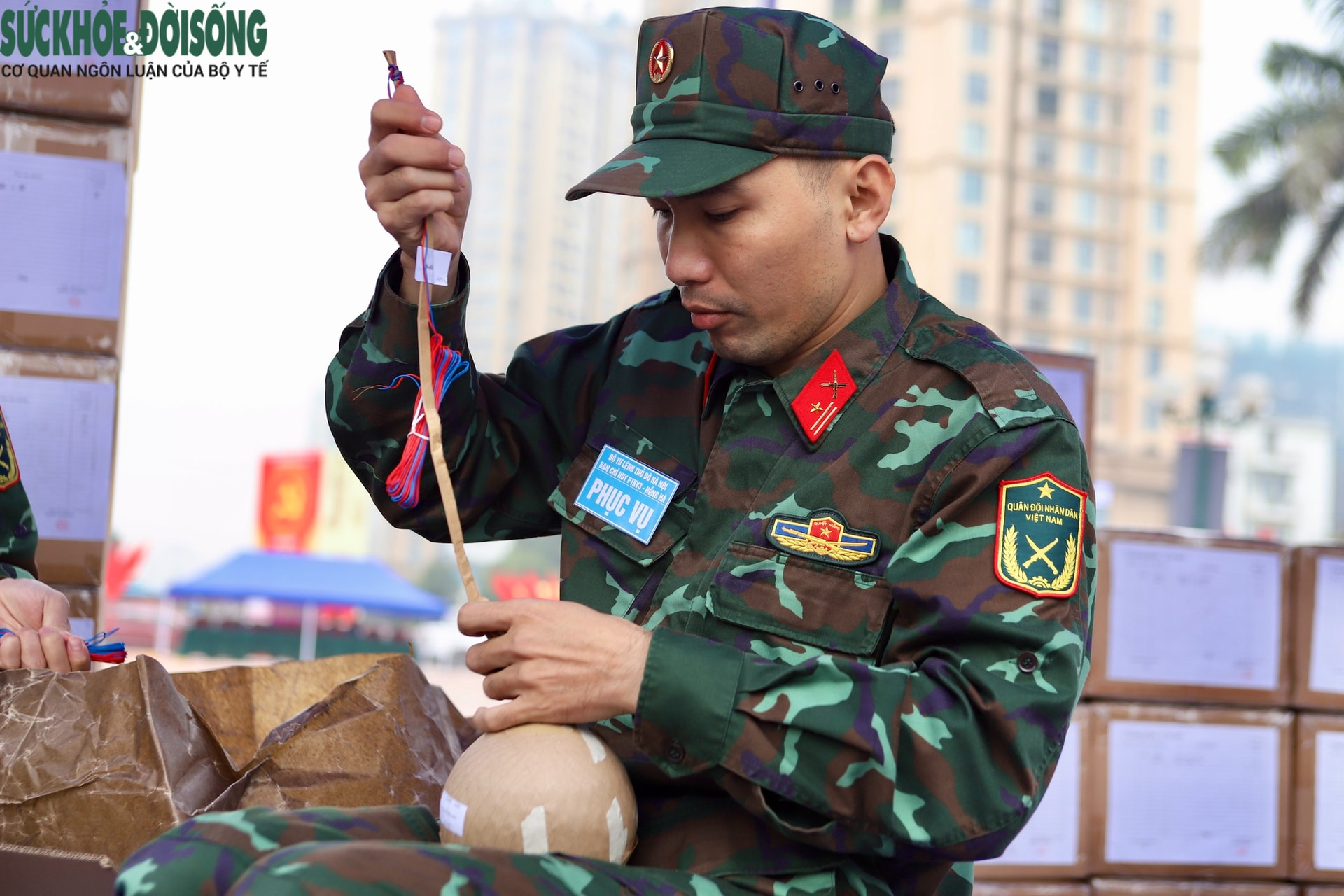 Pháo hoa đã vào ống phóng, sẵn sàng cho thời khắc đếm ngược chào đón năm 2026- Ảnh 8. Pháo hoa đã vào ống phóng, sẵn sàng cho thời khắc đếm ngược chào đón năm 2026- Ảnh 8.