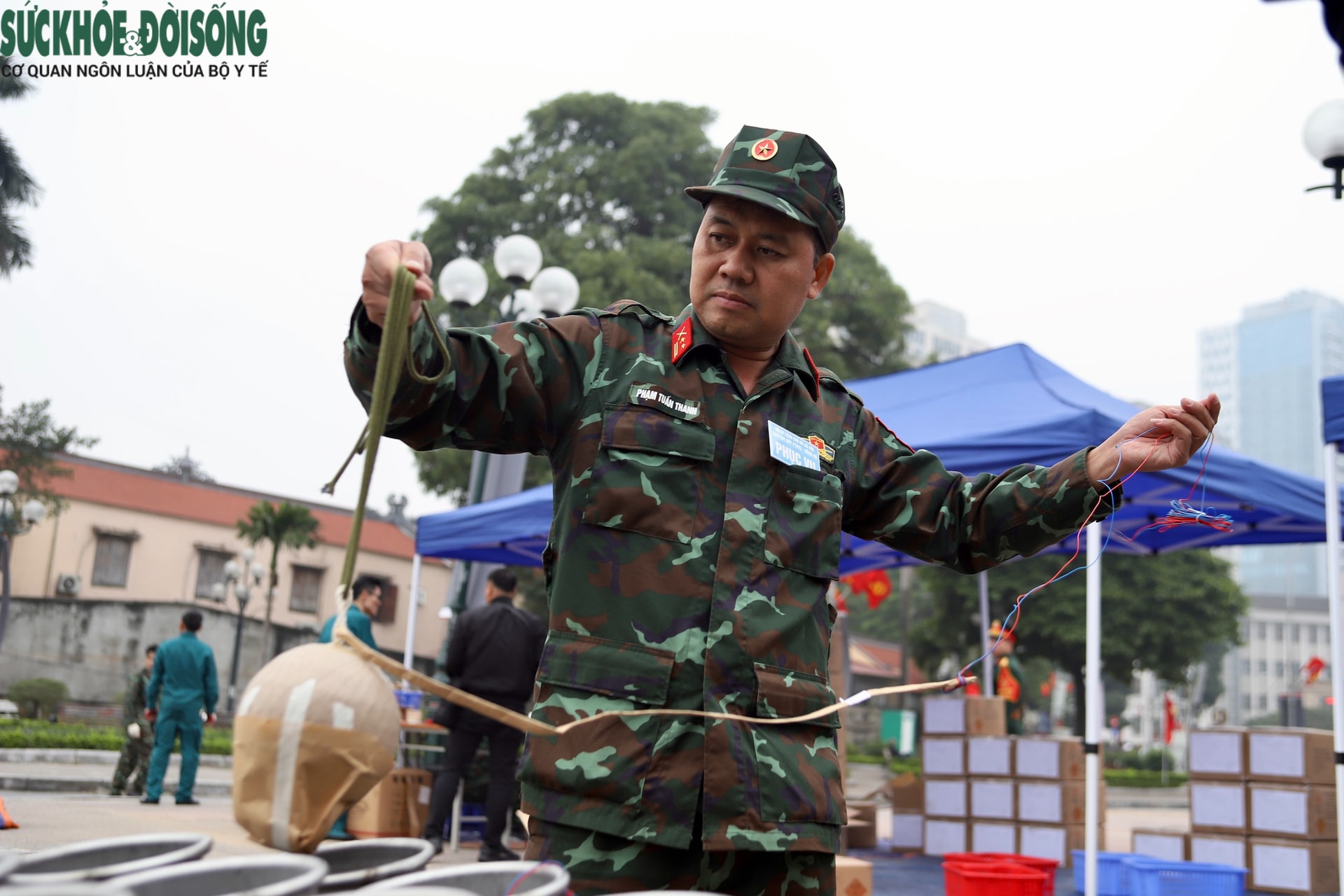 Pháo hoa đã vào ống phóng, sẵn sàng cho thời khắc đếm ngược chào đón năm 2026- Ảnh 10. Pháo hoa đã vào ống phóng, sẵn sàng cho thời khắc đếm ngược chào đón năm 2026- Ảnh 10.