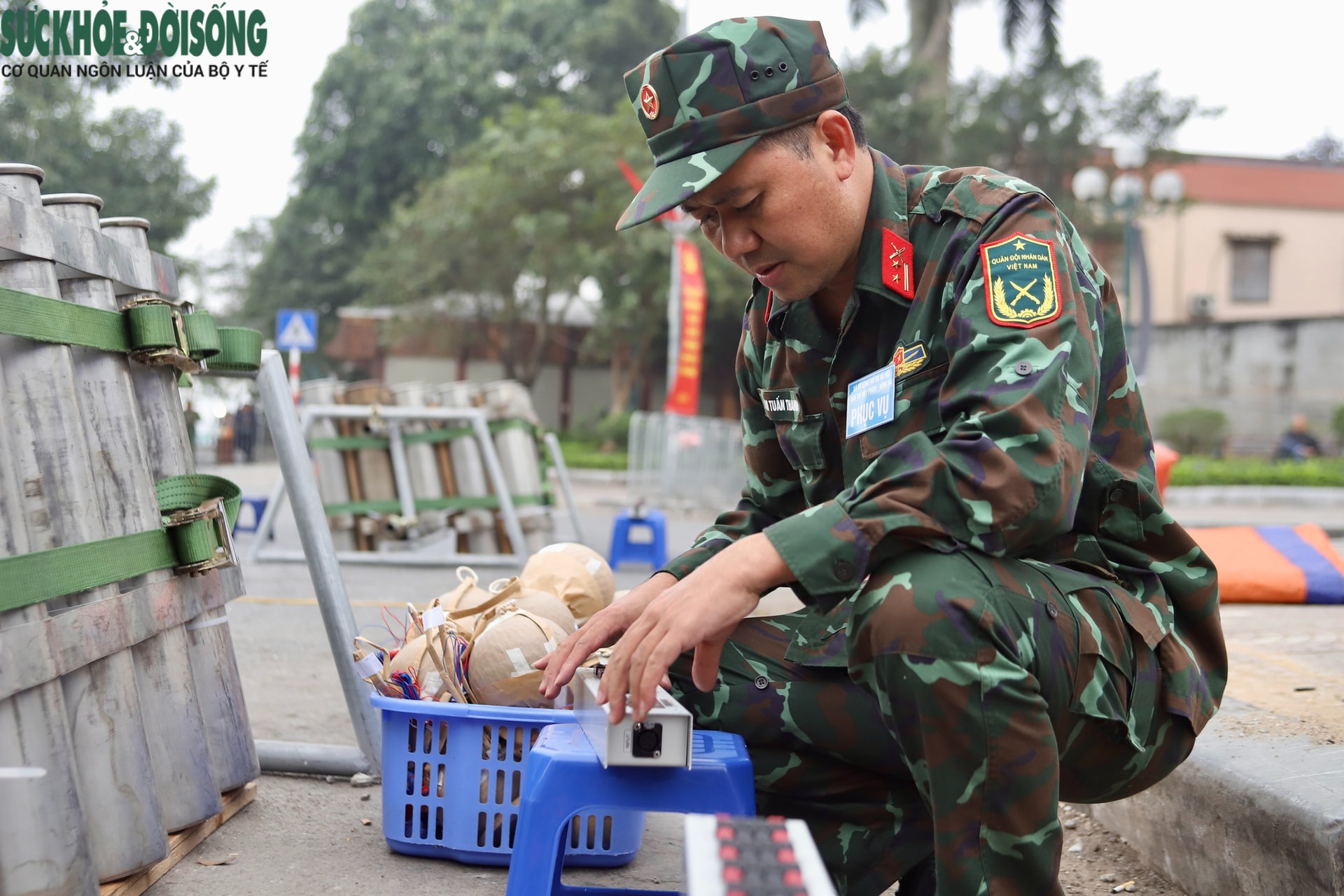 Pháo hoa đã vào ống phóng, sẵn sàng cho thời khắc đếm ngược chào đón năm 2026- Ảnh 13. Pháo hoa đã vào ống phóng, sẵn sàng cho thời khắc đếm ngược chào đón năm 2026- Ảnh 13.
