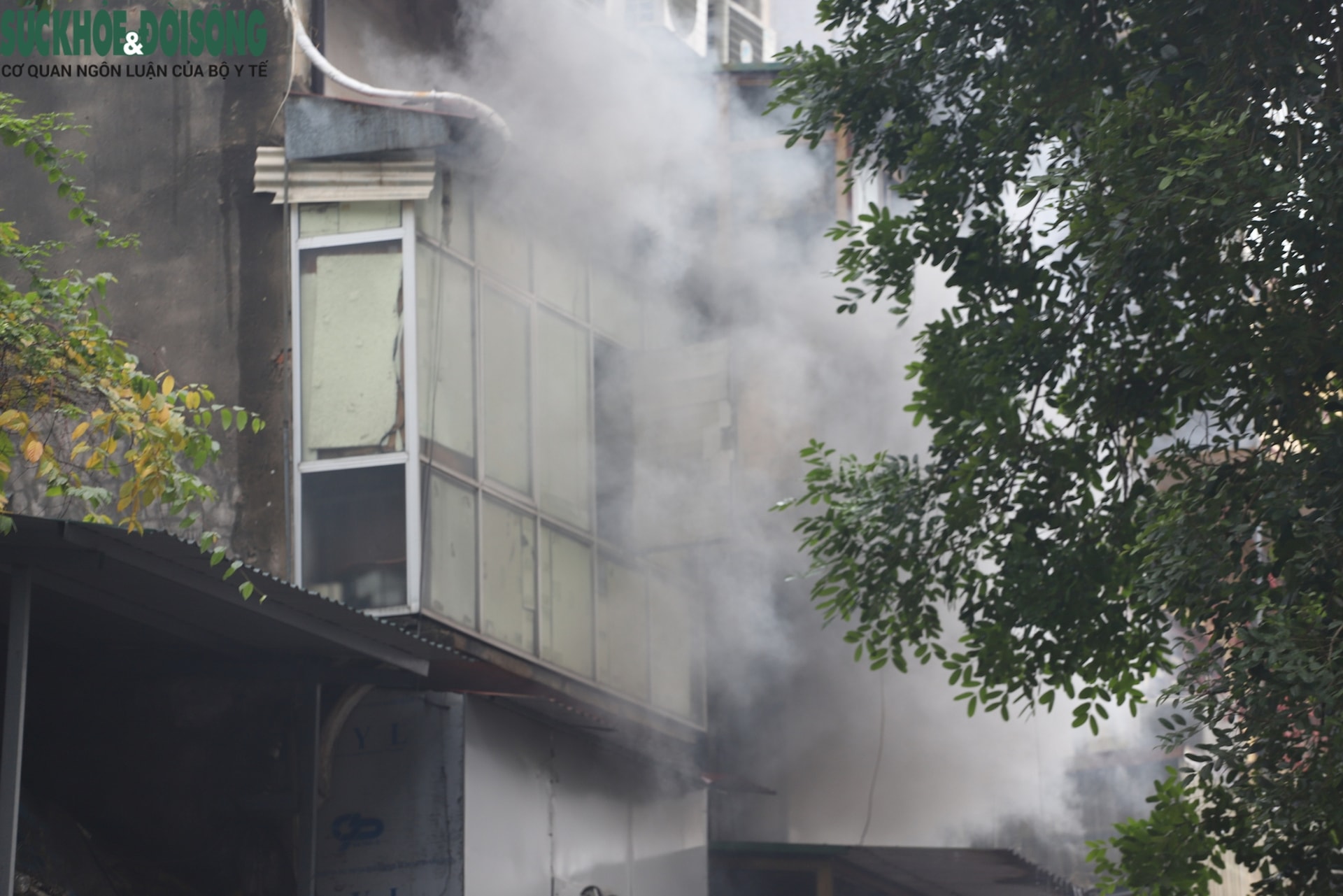 Hiện trường vụ cháy cửa hàng kinh doanh trên phố Hàng Mã - Ảnh 5. Hiện trường vụ cháy cửa hàng kinh doanh trên phố Hàng Mã - Ảnh 5.