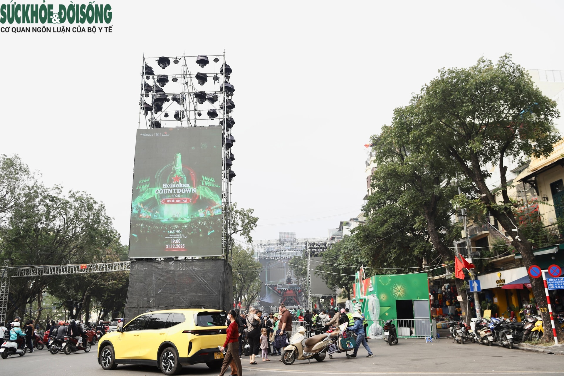 Sân khấu Countdown 2026 tại phố đi bộ Hồ Gươm trước 'giờ G'- Ảnh 9.