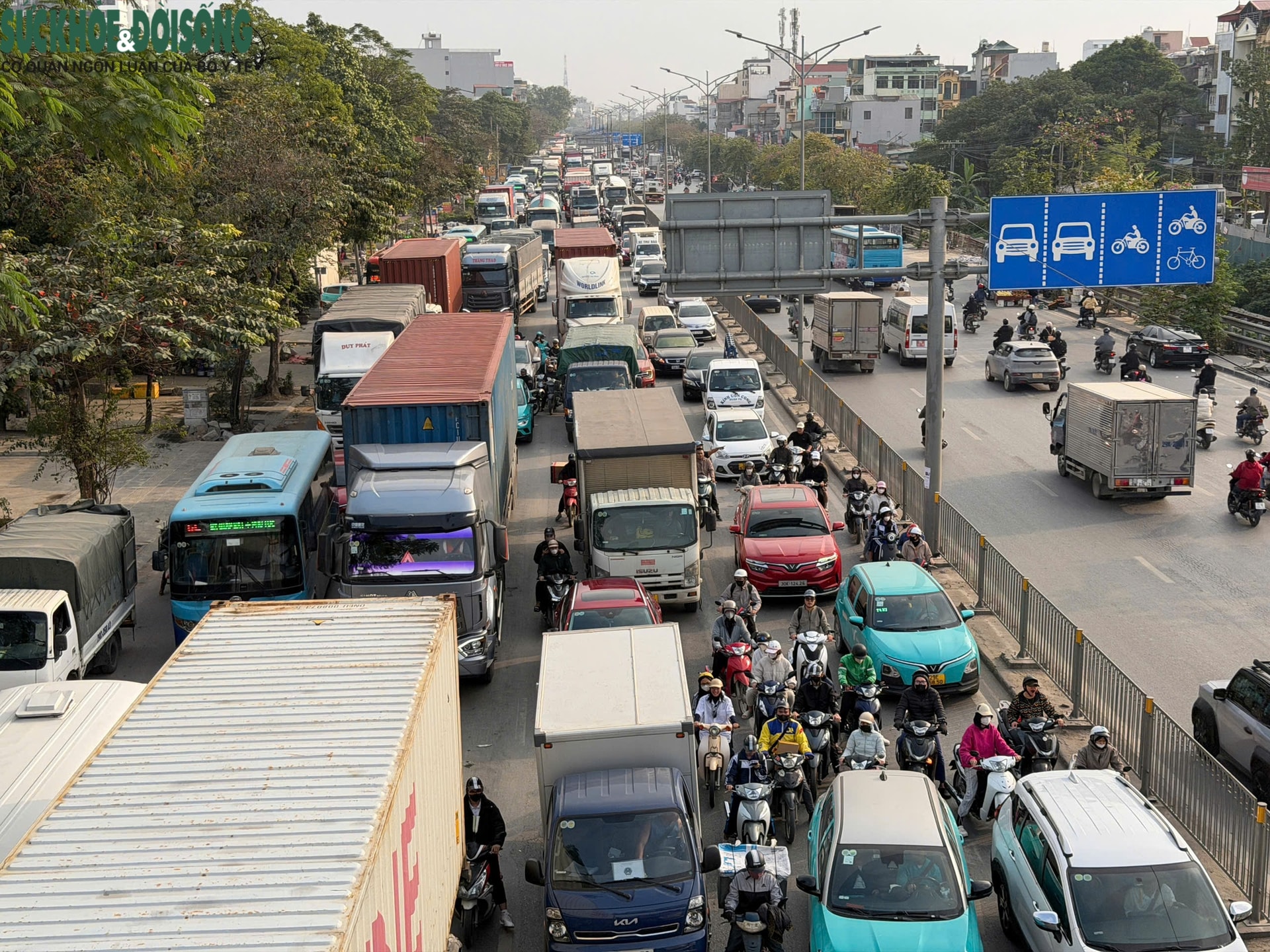 Không khí tại bến xe Hà Nội trước kỳ nghỉ Tết Dương lịch- Ảnh 7. Không khí tại bến xe Hà Nội trước kỳ nghỉ Tết Dương lịch- Ảnh 7.