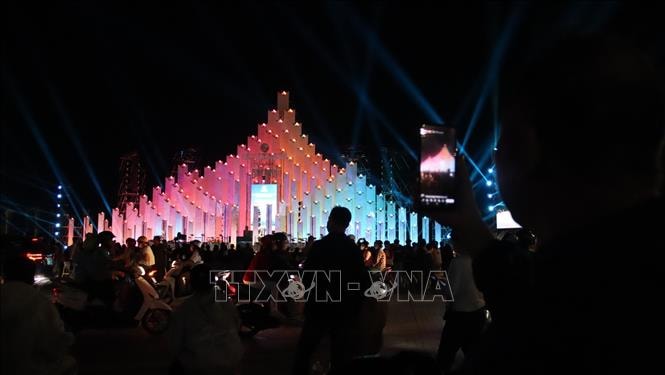 Chào năm mới 2026: Không khí rộn ràng ngập tràn Thành phố Hồ Chí Minh- Ảnh 2. Chào năm mới 2026: Không khí rộn ràng ngập tràn Thành phố Hồ Chí Minh- Ảnh 2.