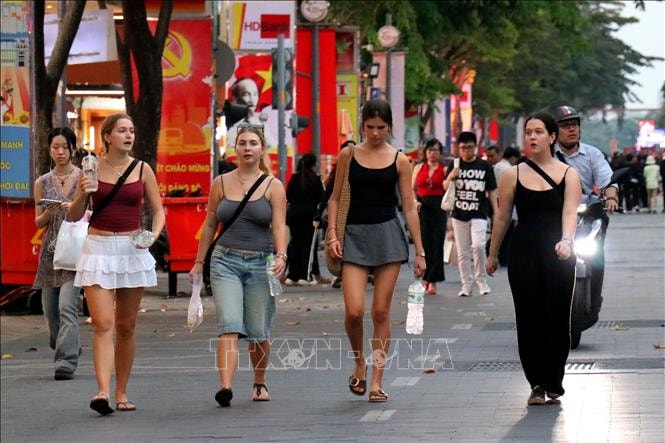 Chào năm mới 2026: Không khí rộn ràng ngập tràn Thành phố Hồ Chí Minh- Ảnh 3. Chào năm mới 2026: Không khí rộn ràng ngập tràn Thành phố Hồ Chí Minh- Ảnh 3.