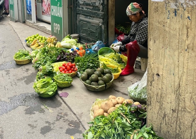 Giá rau xanh hạ nhiệt, người tiêu dùng 'dễ thở' dịp cuối năm- Ảnh 4.