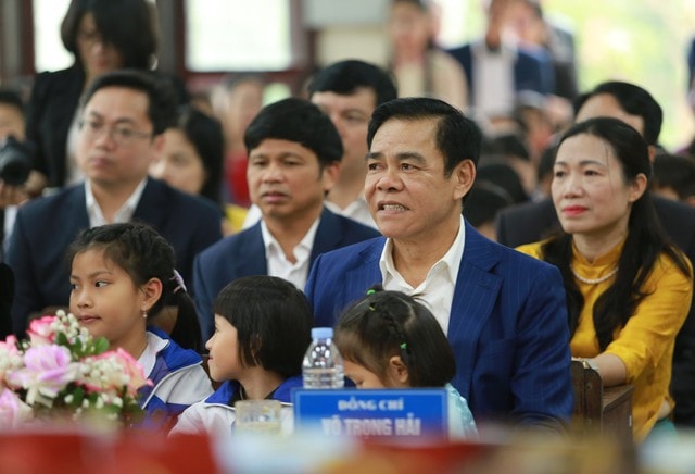 Chủ tịch UBND tỉnh Nghệ An thăm, động viên người có công và trẻ em có hoàn cảnh đặc biệt- Ảnh 2. Chủ tịch UBND tỉnh Nghệ An thăm, động viên người có công và trẻ em có hoàn cảnh đặc biệt- Ảnh 2.