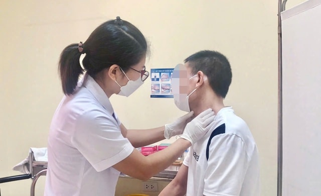 Chủ quan không đi khám, từ khối u tuyến giáp chuyển ung thư biểu mô tuyến giáp thể nang - Ảnh 1.