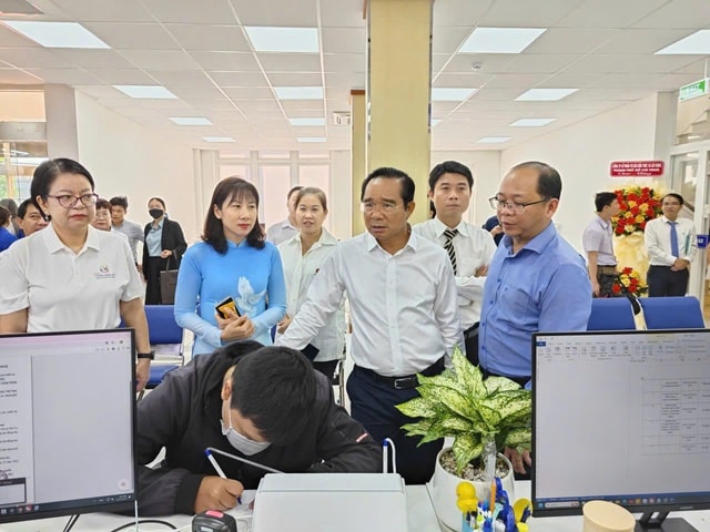 TPHCM ra mắt Trung tâm Phục vụ hành chính công: Không giấy tờ, không địa giới hành chính, giảm 30% thời gian giải quyết thủ tục- Ảnh 3. TPHCM ra mắt Trung tâm Phục vụ hành chính công: Không giấy tờ, không địa giới hành chính, giảm 30% thời gian giải quyết thủ tục- Ảnh 3.