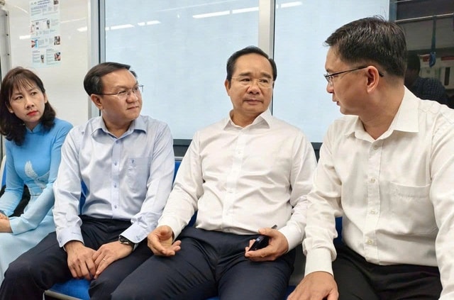 TPHCM ra mắt Trung tâm Phục vụ hành chính công: Không giấy tờ, không địa giới hành chính, giảm 30% thời gian giải quyết thủ tục- Ảnh 1. TPHCM ra mắt Trung tâm Phục vụ hành chính công: Không giấy tờ, không địa giới hành chính, giảm 30% thời gian giải quyết thủ tục- Ảnh 1.