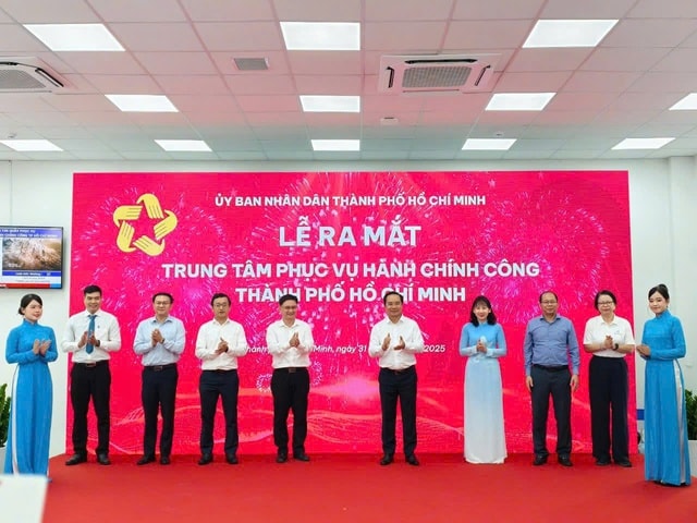 TPHCM ra mắt Trung tâm Phục vụ hành chính công: Không giấy tờ, không địa giới hành chính, giảm 30% thời gian giải quyết thủ tục- Ảnh 2. TPHCM ra mắt Trung tâm Phục vụ hành chính công: Không giấy tờ, không địa giới hành chính, giảm 30% thời gian giải quyết thủ tục- Ảnh 2.
