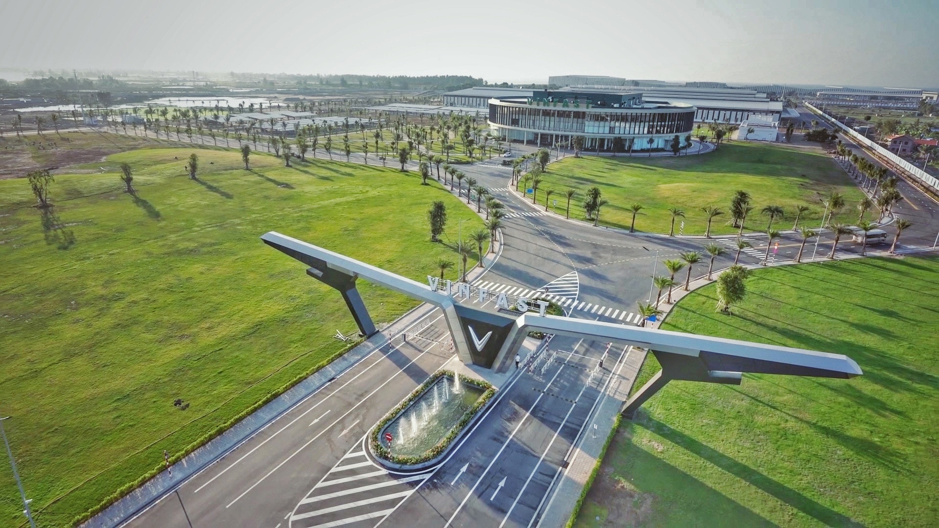 Nhà máy VinFast Hải Phòng sở hữu dây chuyền sản xuất hiện đại, tự động hoá cao.