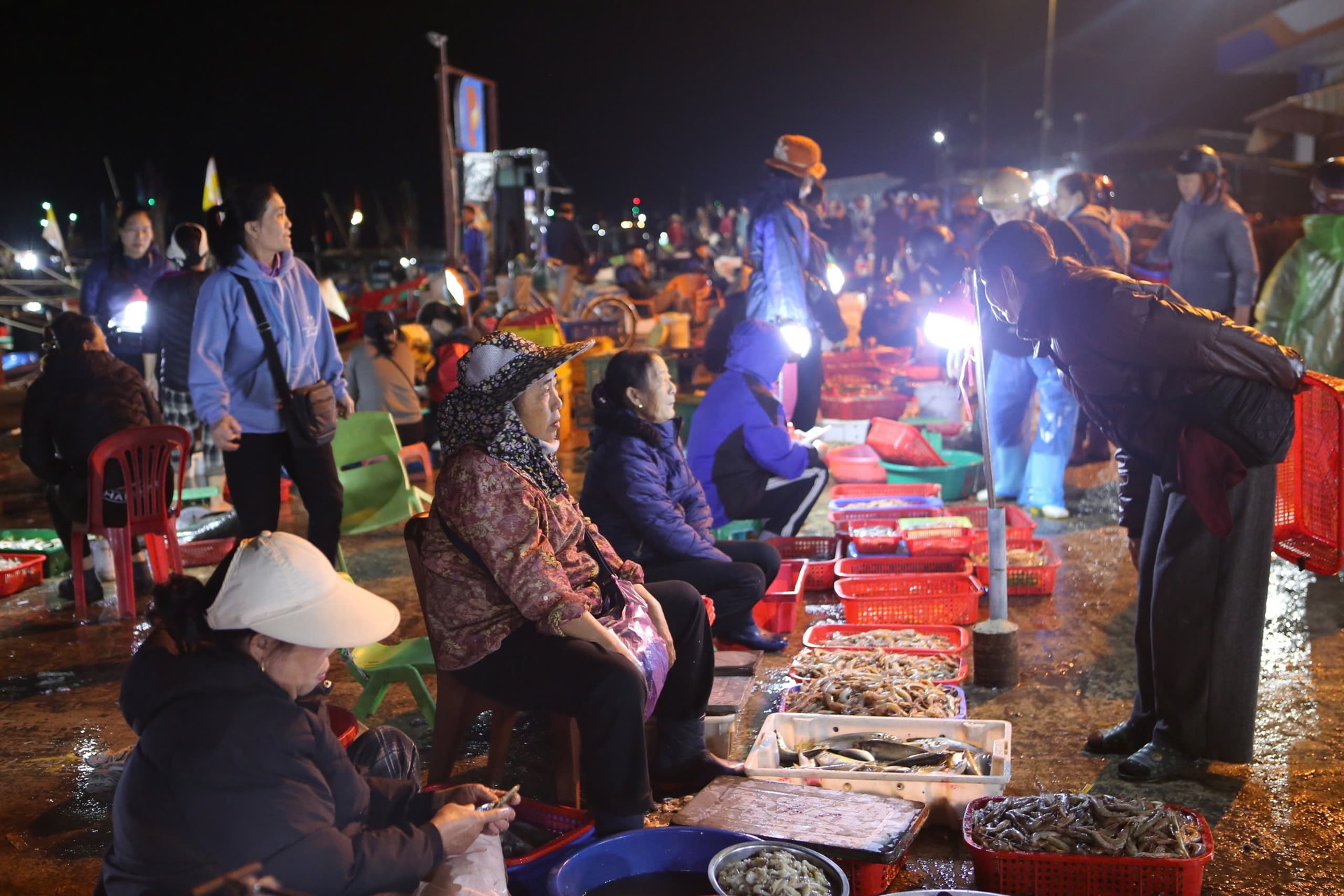 Ngư dân phấn khởi trúng đậm hải sản đầu năm mới- Ảnh 6.