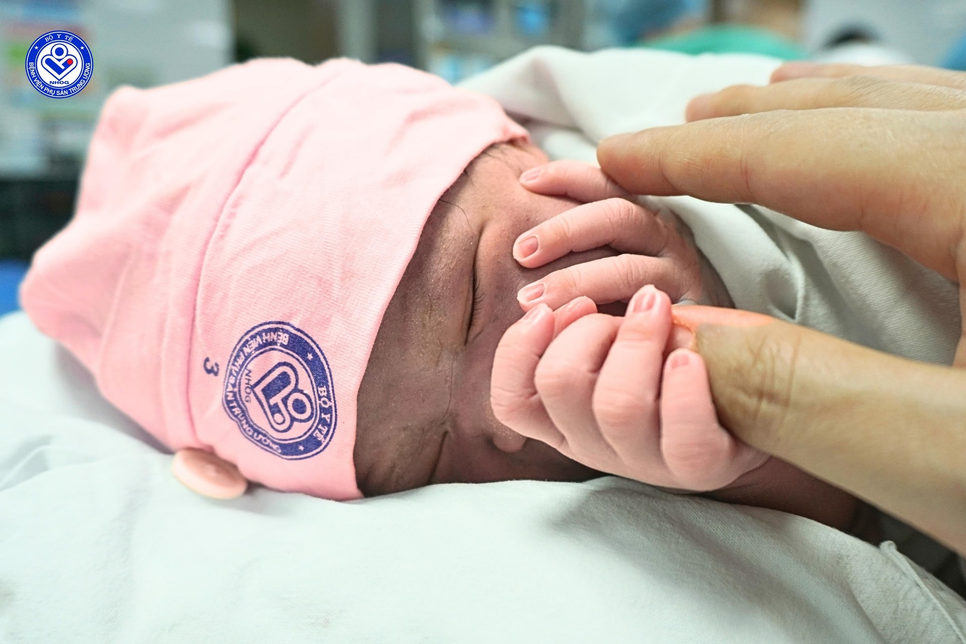 ‘Công dân nhí' đầu tiên chào đời năm 2026 của thủ đô Hà Nội- Ảnh 4.