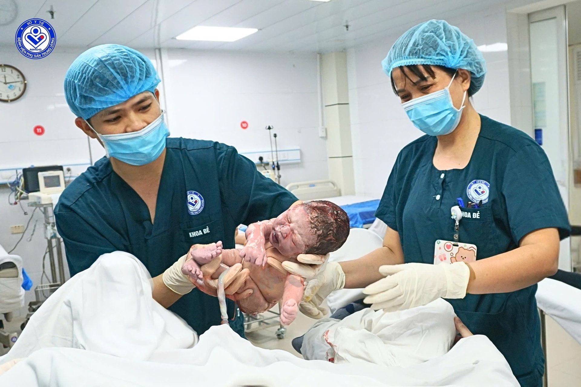 ‘Công dân nhí' đầu tiên chào đời năm 2026 của thủ đô Hà Nội- Ảnh 1.