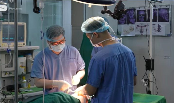 Lần đầu tiên tại Việt Nam, bác sĩ phẫu thuật thành công hai ca bệnh sọ mặt đặc biệt phức tạp- Ảnh 3.