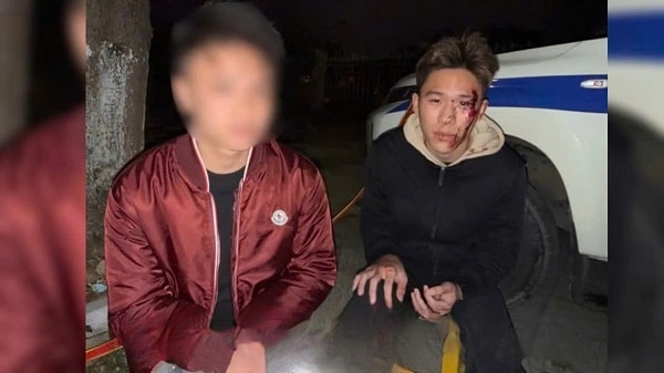 Video đối tượng điều khiển mô tô ‘thông chốt’ hất văng CSGT trong đêm giao thừa- Ảnh 3. Video đối tượng điều khiển mô tô ‘thông chốt’ hất văng CSGT trong đêm giao thừa- Ảnh 3.