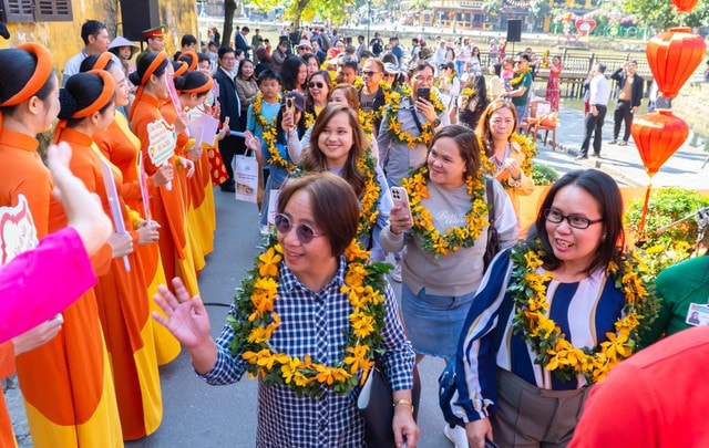 Đà Nẵng: 29 du khách Philippines 'xông đất' Hội An đầu năm mới- Ảnh 3. Đà Nẵng: 29 du khách Philippines 'xông đất' Hội An đầu năm mới- Ảnh 3.