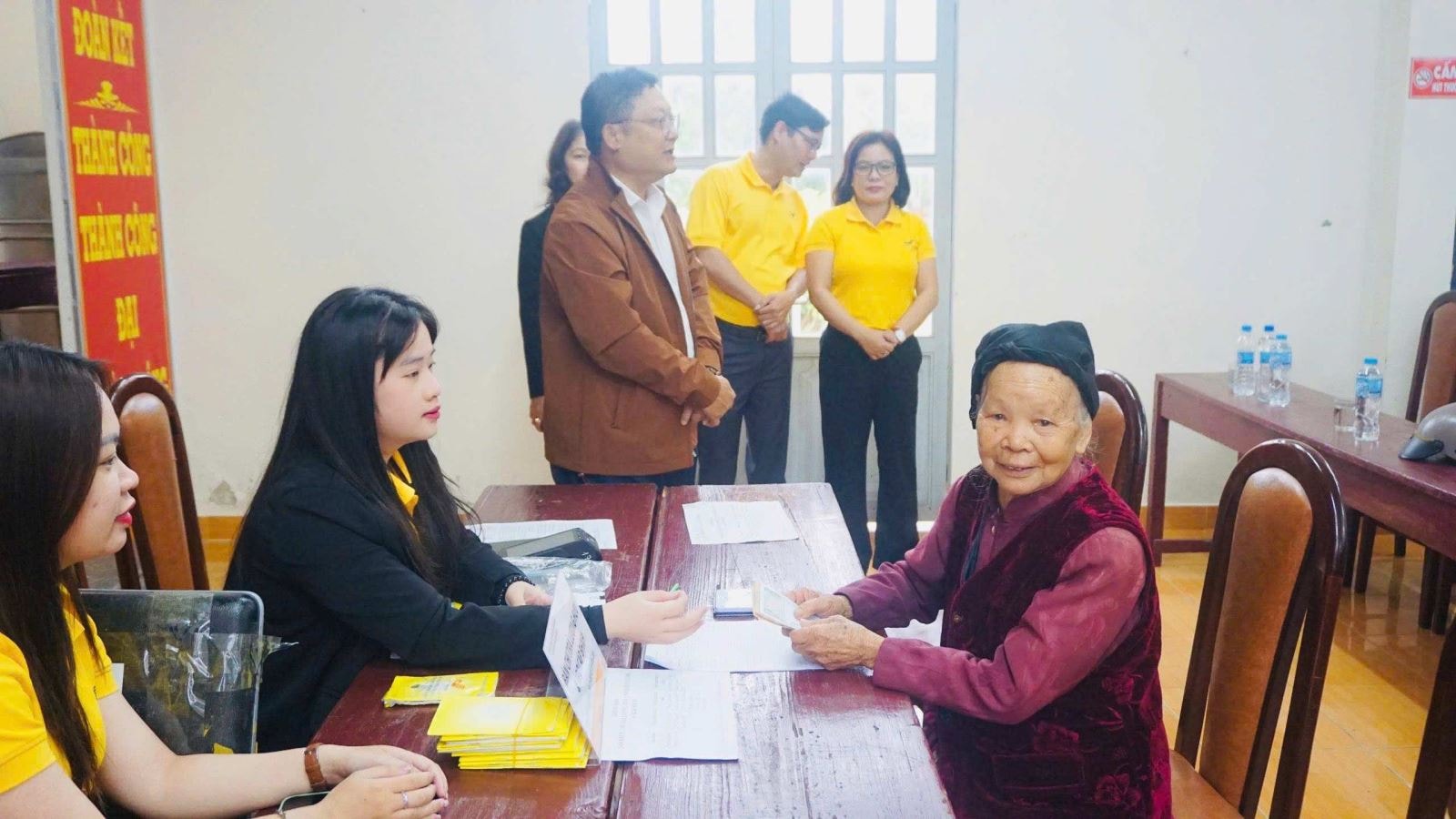 Lương hưu sắp được chi trả gộp 2 tháng trước Tết Nguyên đán- Ảnh 1.