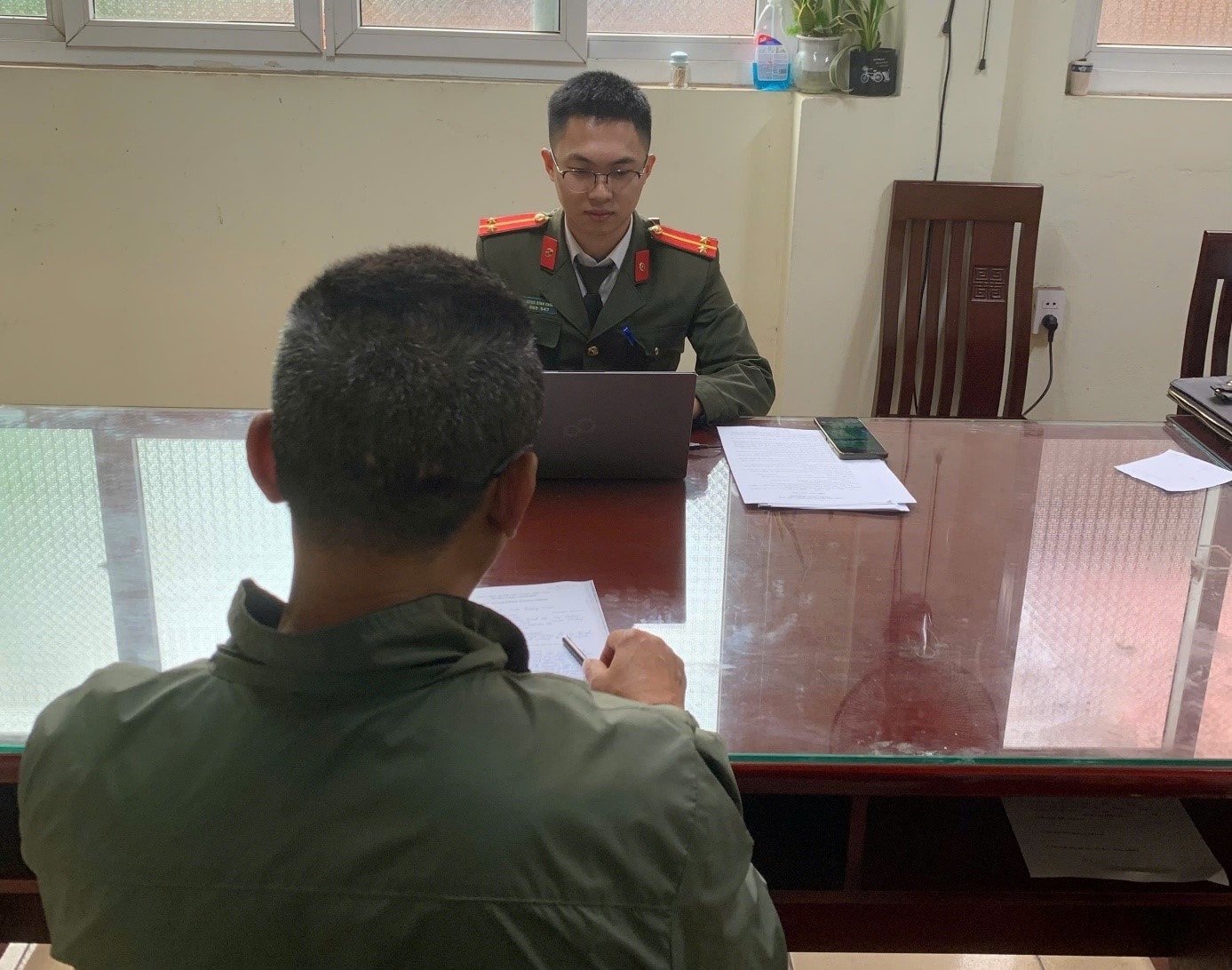 Chia sẻ tin xuyên tạc của Lê Trung Khoa lên Facebook cá nhân, 2 công dân bị triệu tập- Ảnh 1. Chia sẻ tin xuyên tạc của Lê Trung Khoa lên Facebook cá nhân, 2 công dân bị triệu tập- Ảnh 1.