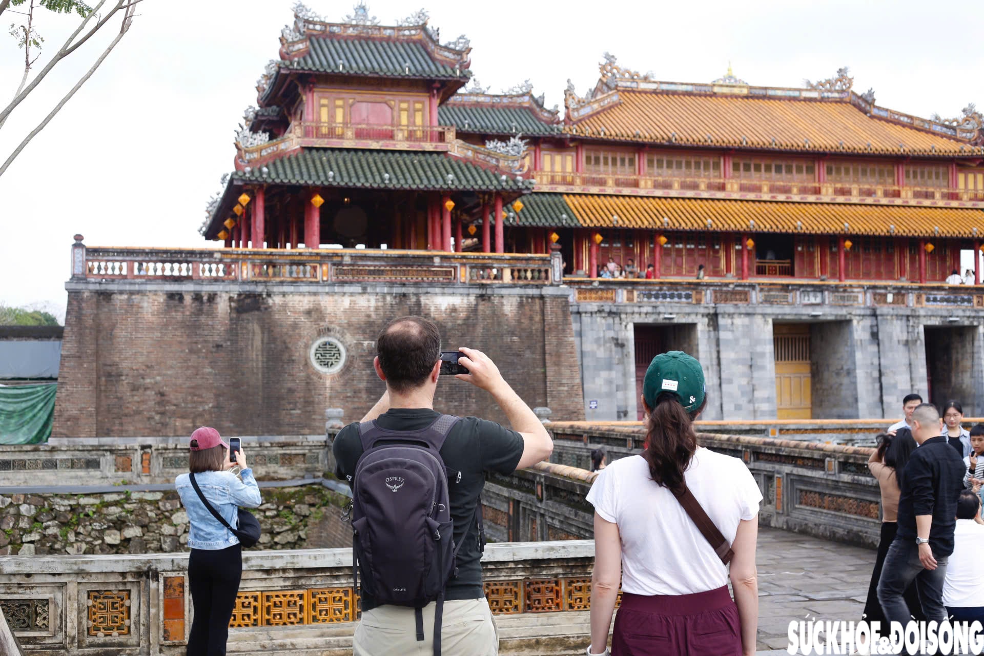 Du khách nước ngoài thích thú tham quan di tích Huế dịp Tết Dương lịch- Ảnh 4.