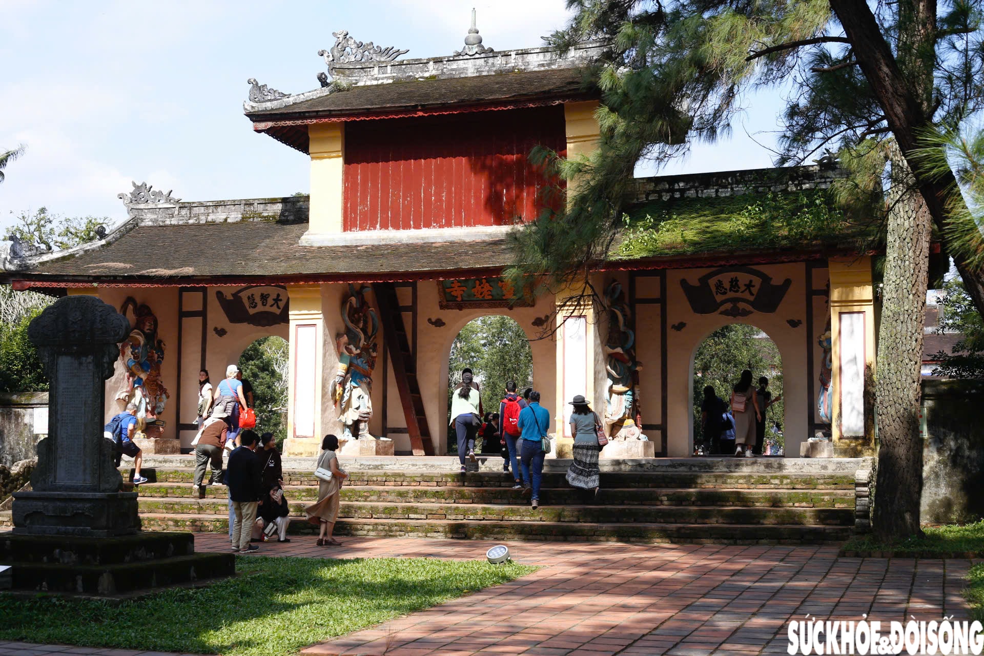 Du khách nước ngoài thích thú tham quan di tích Huế dịp Tết Dương lịch- Ảnh 7.