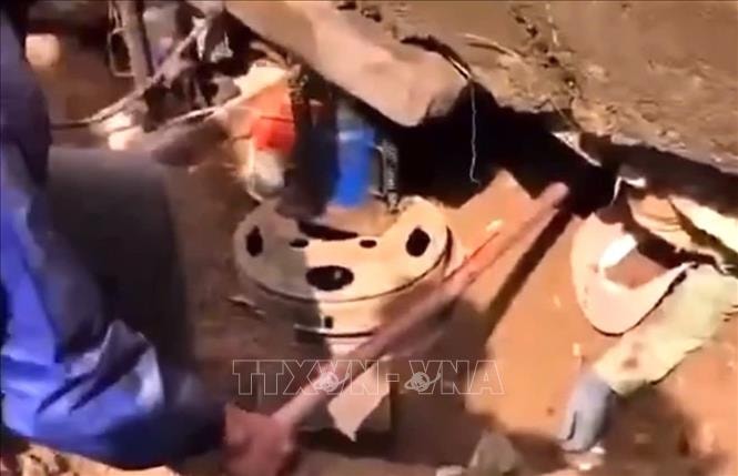 Sập bờ kè khiến 4 người đang trú mưa tử vong- Ảnh 2.