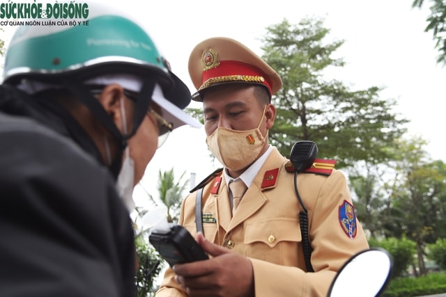Mạnh tay xử lý vi phạm nồng độ cồn dịp nghỉ Tết Dương lịch- Ảnh 2.