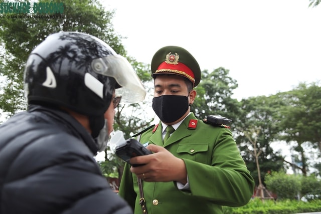 Mạnh tay xử lý vi phạm nồng độ cồn dịp nghỉ Tết Dương lịch- Ảnh 3.