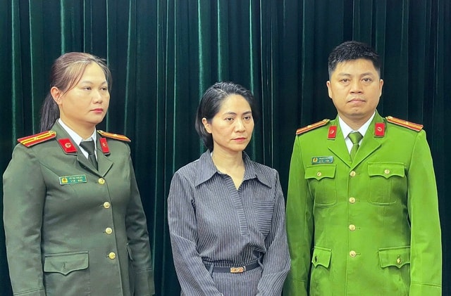 Show 'Về đây bốn cánh chim trời' bị huỷ: Khán giả mua vé có đòi lại được tiền?- Ảnh 1.