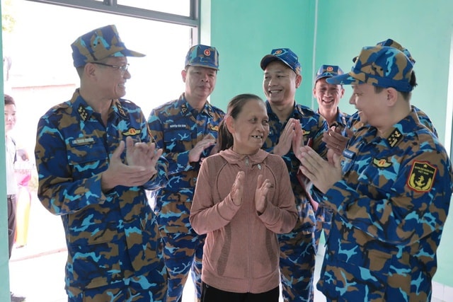 Vùng 3 Hải quân bàn giao nhiều nhà mới trong ‘Chiến dịch Quang Trung’- Ảnh 2.