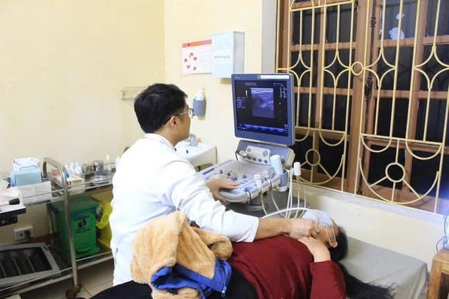 Mức lương, phụ cấp của nhân viên y tế theo quy định mới- Ảnh 2.