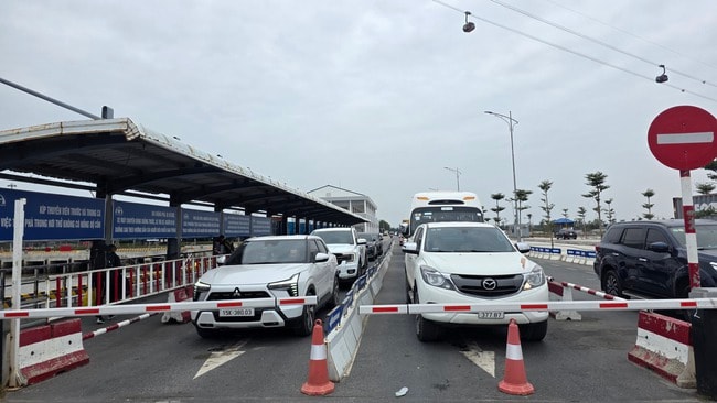 Tăng cường thêm phà phục vụ du khách du lịch Cát Bà dịp nghỉ lễ- Ảnh 1.