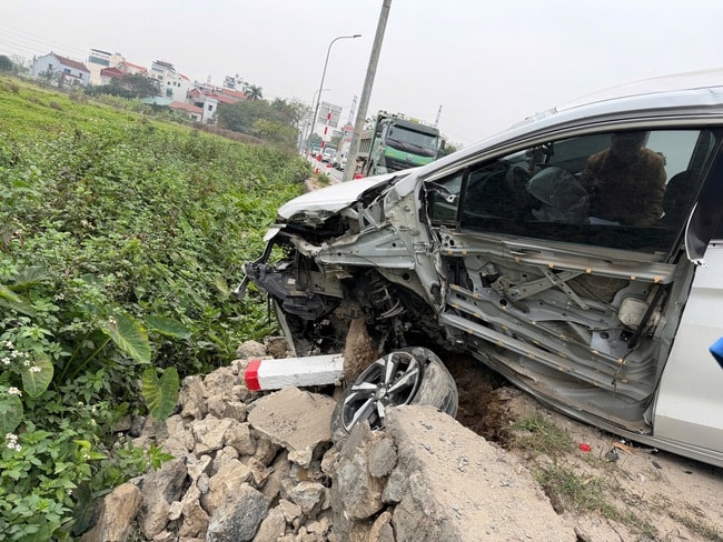 Video tình tiết vụ tai nạn giao thông liên hoàn 4 xe ô tô tại Hà Nội- Ảnh 4.