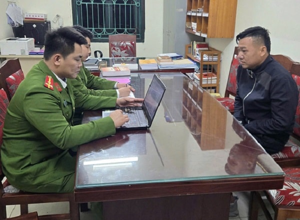 Dùng súng tự chế đe dọa vợ, đối tượng bị bắt giữ khẩn cấp- Ảnh 1.