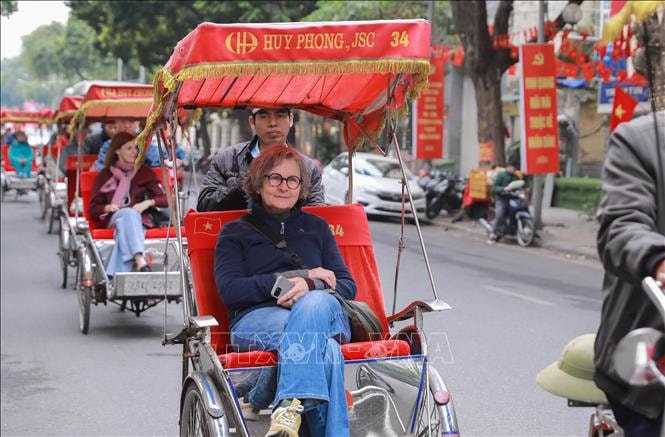 Du lịch Hà Nội doanh thu hơn 2.000 tỷ đồng trong dịp Tết Dương lịch- Ảnh 1.