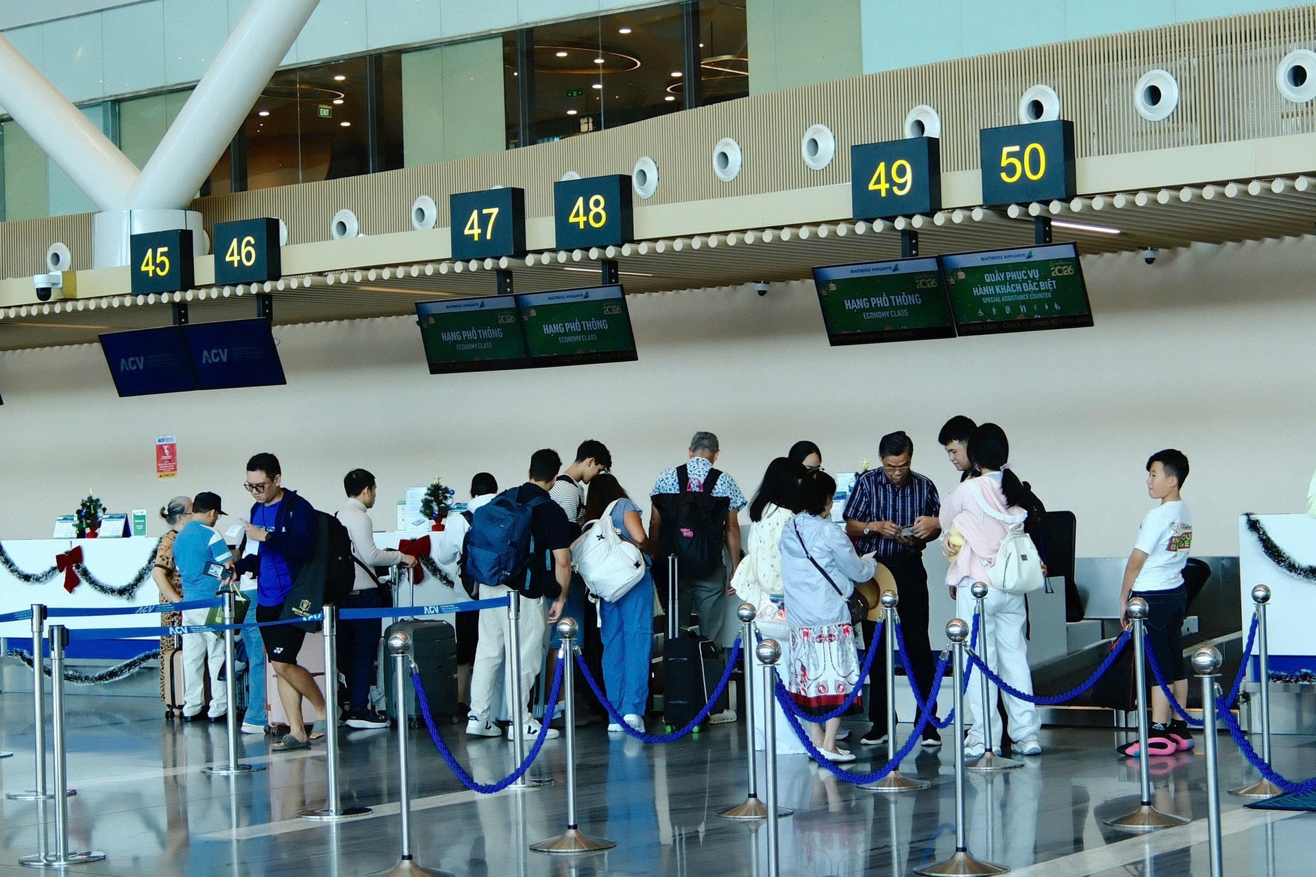 Sân bay Tân Sơn Nhất đón lượng khách cao kỷ lục trong ngày cuối kỳ nghỉ Tết Dương lịch- Ảnh 5.