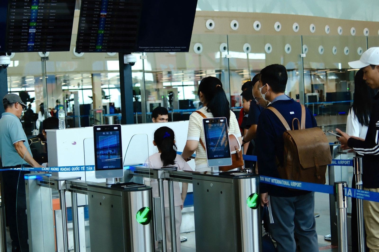 Sân bay Tân Sơn Nhất đón lượng khách cao kỷ lục trong ngày cuối kỳ nghỉ Tết Dương lịch- Ảnh 8.