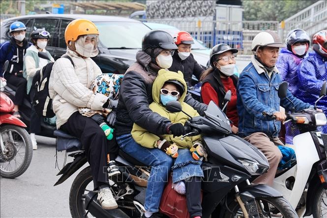 Người dân ùn ùn trở lại Thủ đô sau kỳ nghỉ Tết Dương lịch- Ảnh 8.