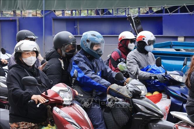 Người dân ùn ùn trở lại Thủ đô sau kỳ nghỉ Tết Dương lịch- Ảnh 7.