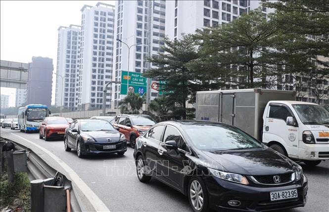 Người dân ùn ùn trở lại Thủ đô sau kỳ nghỉ Tết Dương lịch- Ảnh 6.