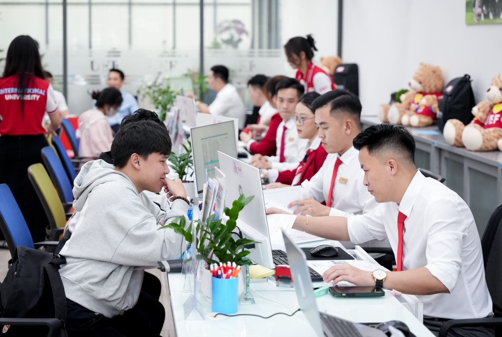 Nhiều trường đại học phía Nam công bố phương thức xét tuyển với thay đổi lớn- Ảnh 2.