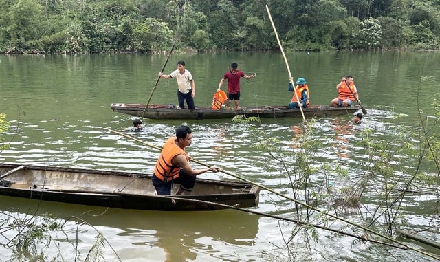 Đà Nẵng: Lật ghe chở 7 người đi làm rẫy, một người tử vong- Ảnh 1.