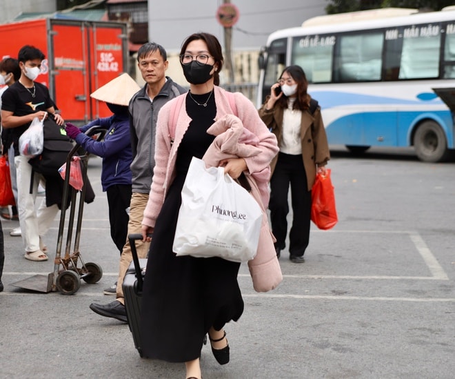 Bến xe Hà Nội ngày cuối nghỉ Tết Dương lịch thế nào?- Ảnh 9.