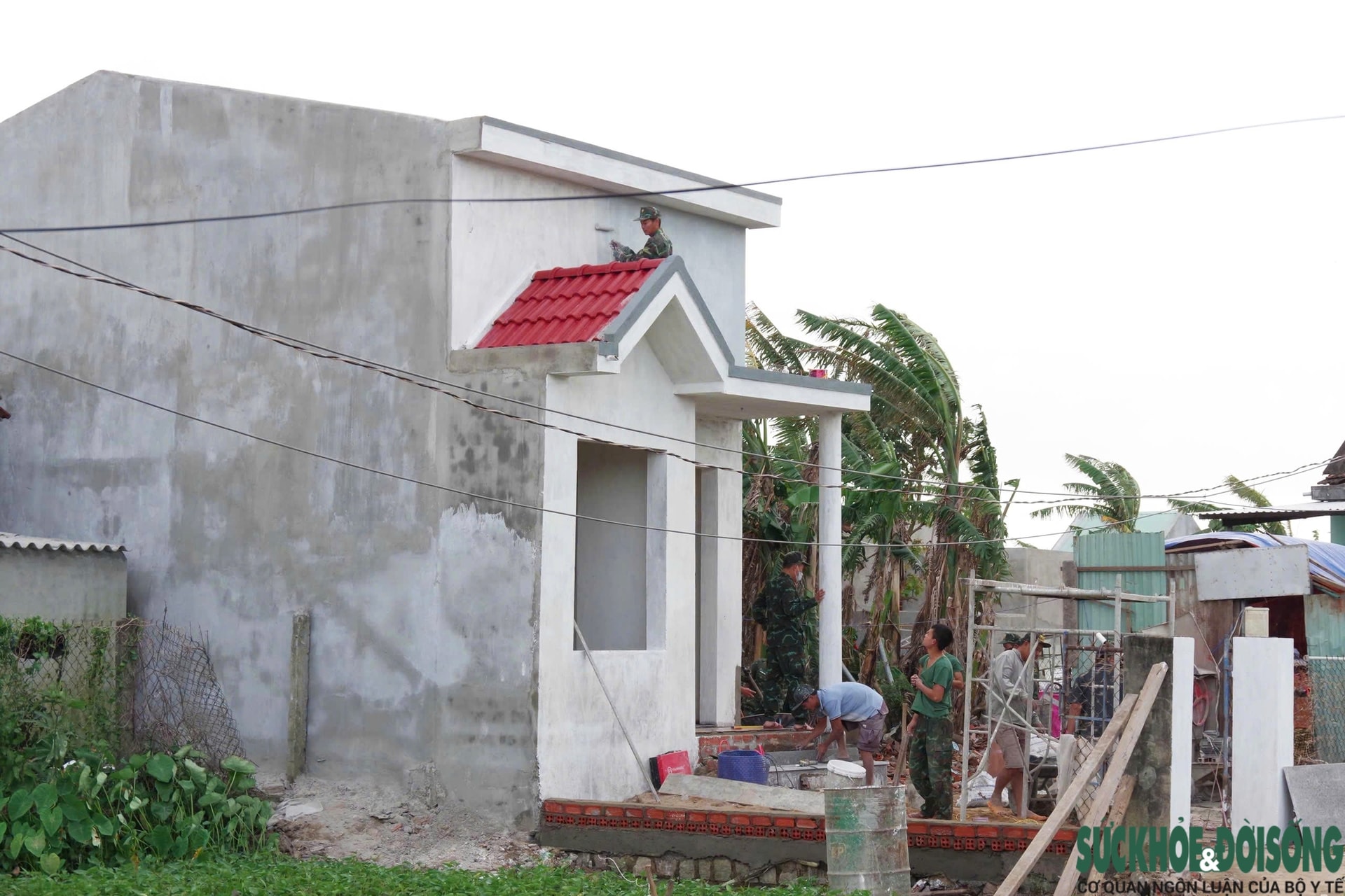 Mái nhà kiên cố trở về sau những ngày lũ dữ- Ảnh 6.